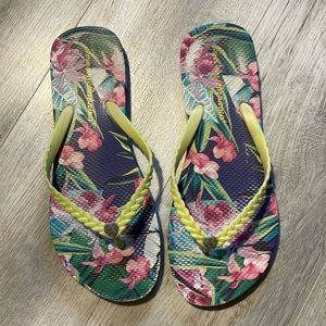 Tommy Bahama flip flops size 8